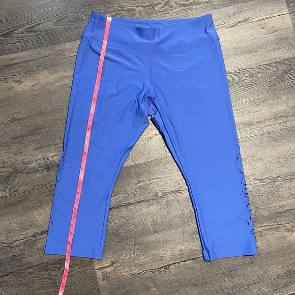 Maurice’s In Motion Periwinkle Blue Cut Out Leggings. Women’s XL Athletic Capri - Picture 5 of 6